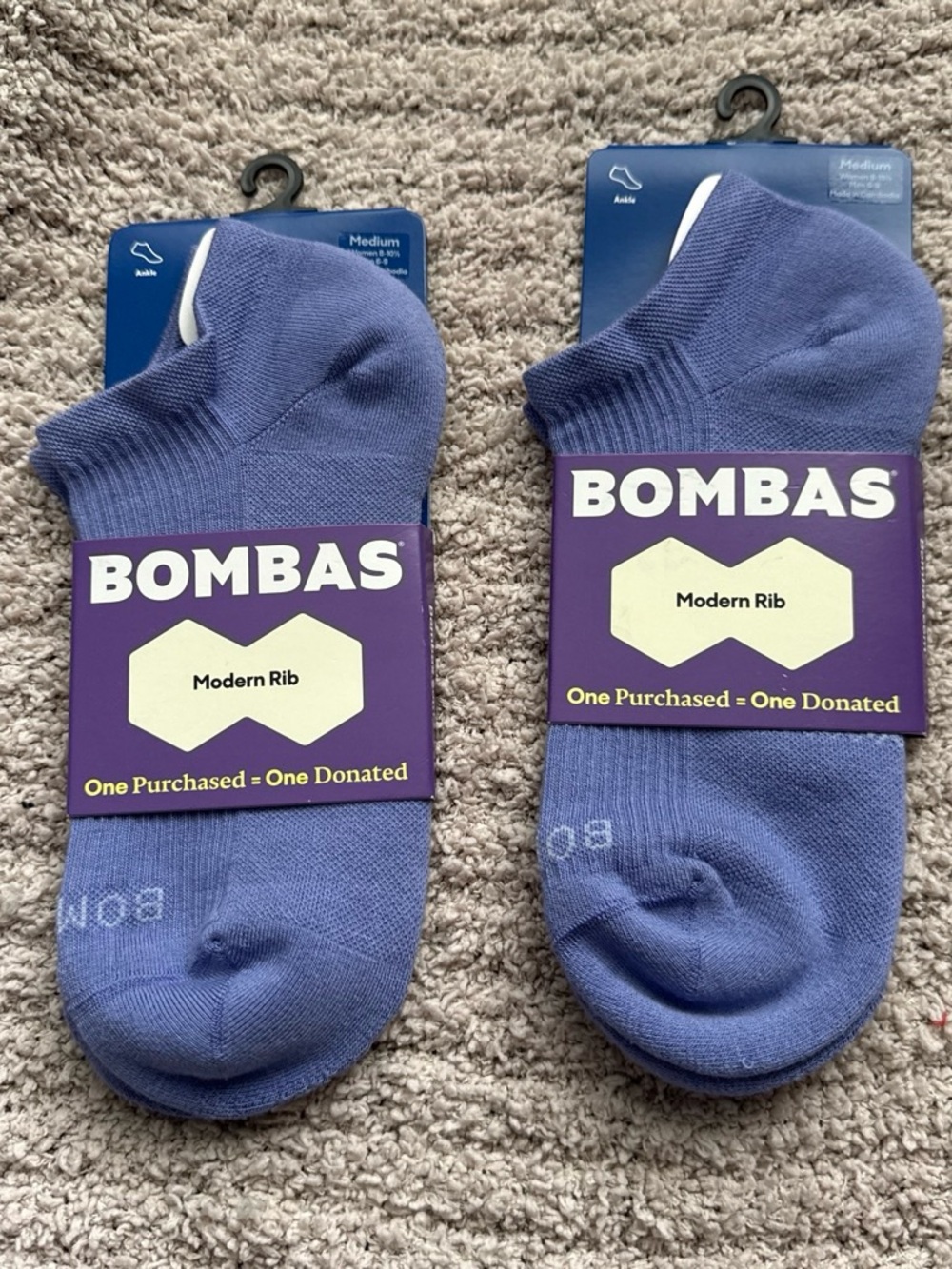 NWT Bombas 2 pair of women’s blue/ periwinkle ankle socks in a sz medium
